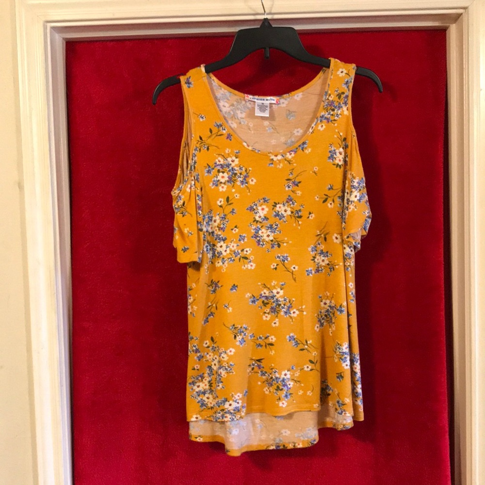 Fashion Muse cold shoulder blouse.